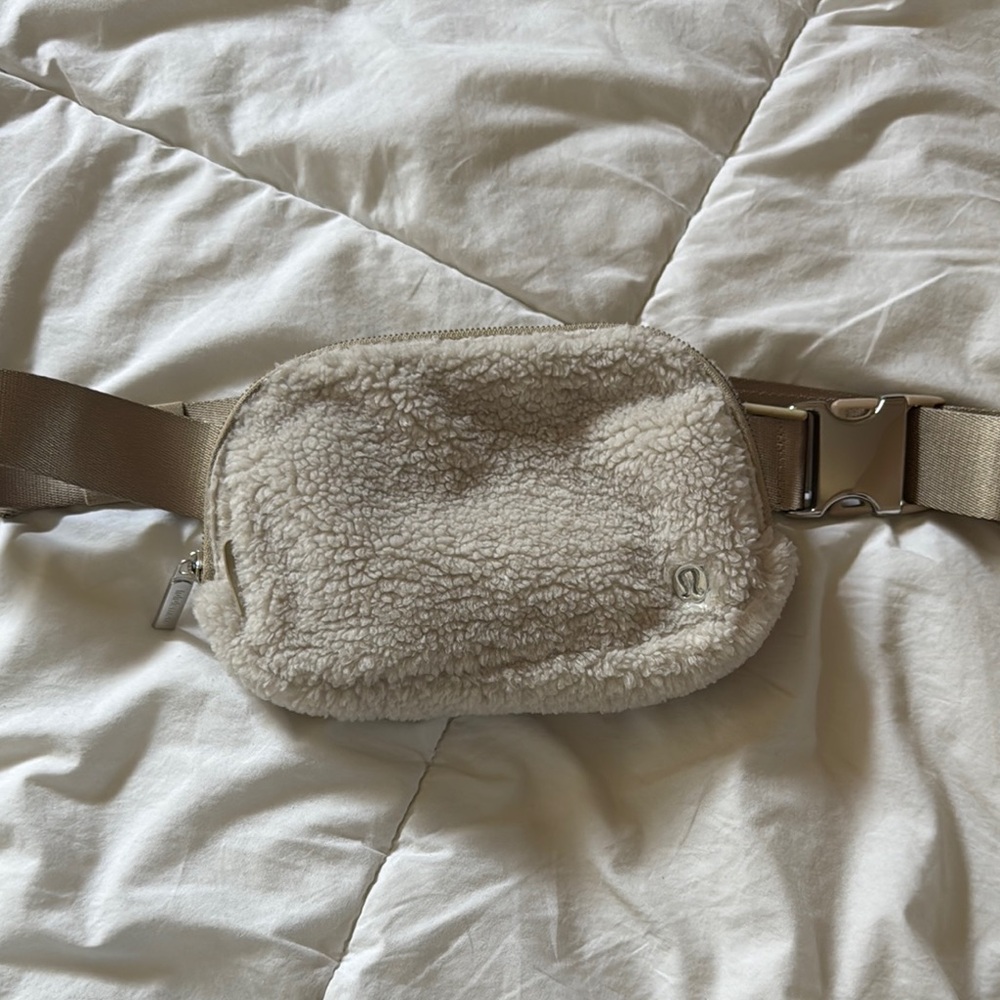 Lululemon Sherpa Belt Bag